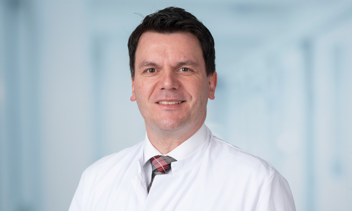 PD Dr. Thomas Ach, leitender Oberarzt und stellvertretender Klinikdirektor der Augenklinik am UKB. Bild: Universitätsklinikum Bonn