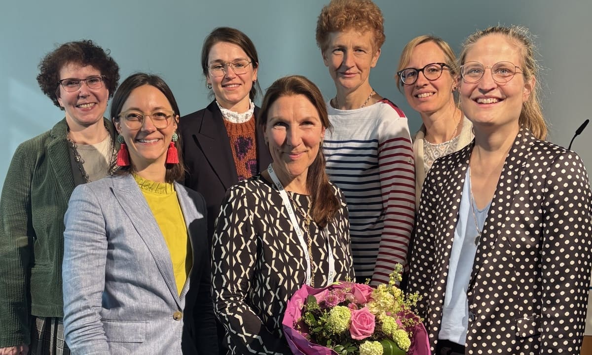 Neuer Vorstand der „Die Augenchirurginnen e.V.“ (v.l.n.r.): Dr. Mirjam Gross, Priv.-Doz. Dr. Anna Reisinger, Priv-Doz. Dr. Viktoria Brücher, Prof. Dr. Anja Liekfeld (Vorsitzende), Priv.-Doz. Dr. Claudia Jandeck, Dr. Cornelia Gregor, Prof. Dr. Anna-Karina