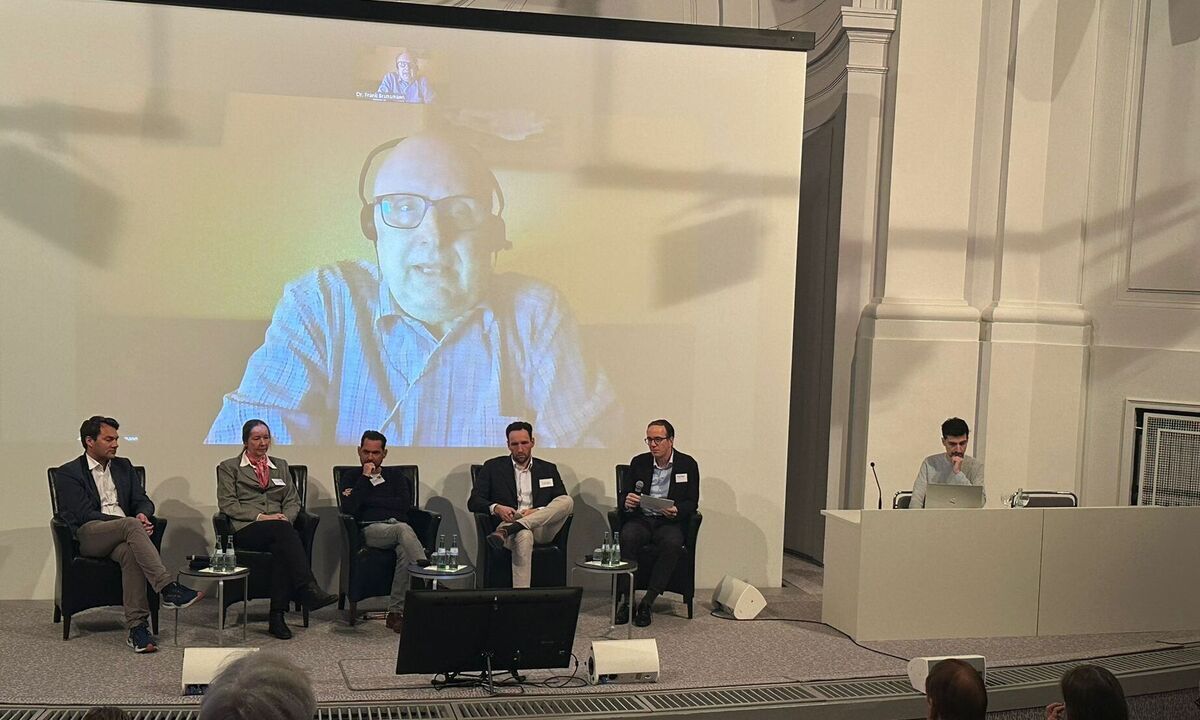 „AI Catcher: KI-Revolution im Gesundheitswesen“ – Berliner Begegnung 2025 beleuchtet Chancen und Grenzen von KI für Menschen mit seltenen Netzhauterkrankungen