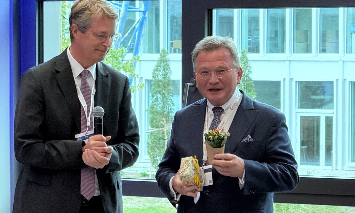 Nach 25 Jahren als Leiter der DOG-Sektion Kornea verabschiedet sich Herr Prof. Berthold Seitz aus dem Vorsitz