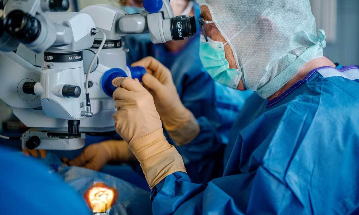 Europa-Premiere in Bonn und Linz: Neues Augenimplantat als Medikamententräger eingesetzt